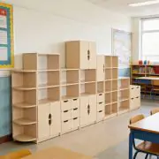 Шафи з дверцями та ящиками